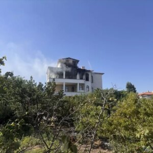 kayseride villa yangini LM8IEJmH