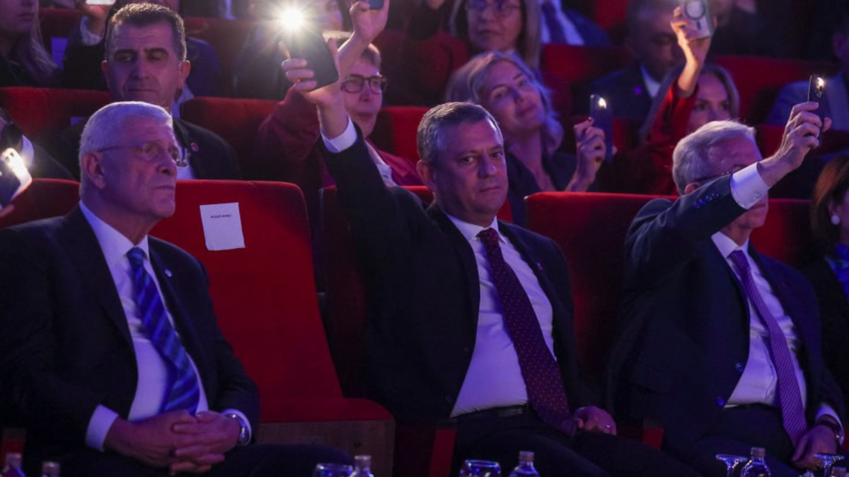 ozgur ozel mansur yavas ve musavat dervisoglundan yigidim aslanim YSwcxyM4.jpg