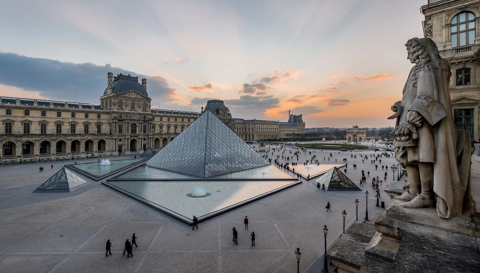 louvre muzesi soygunubir kisi daha tutuklandi 9PsnWBCe.jpg