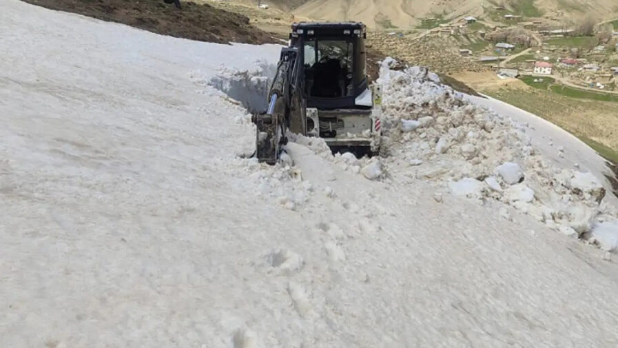 Gürpınar’da Mayıs Ayında Beklenmedik Kar Yağışı