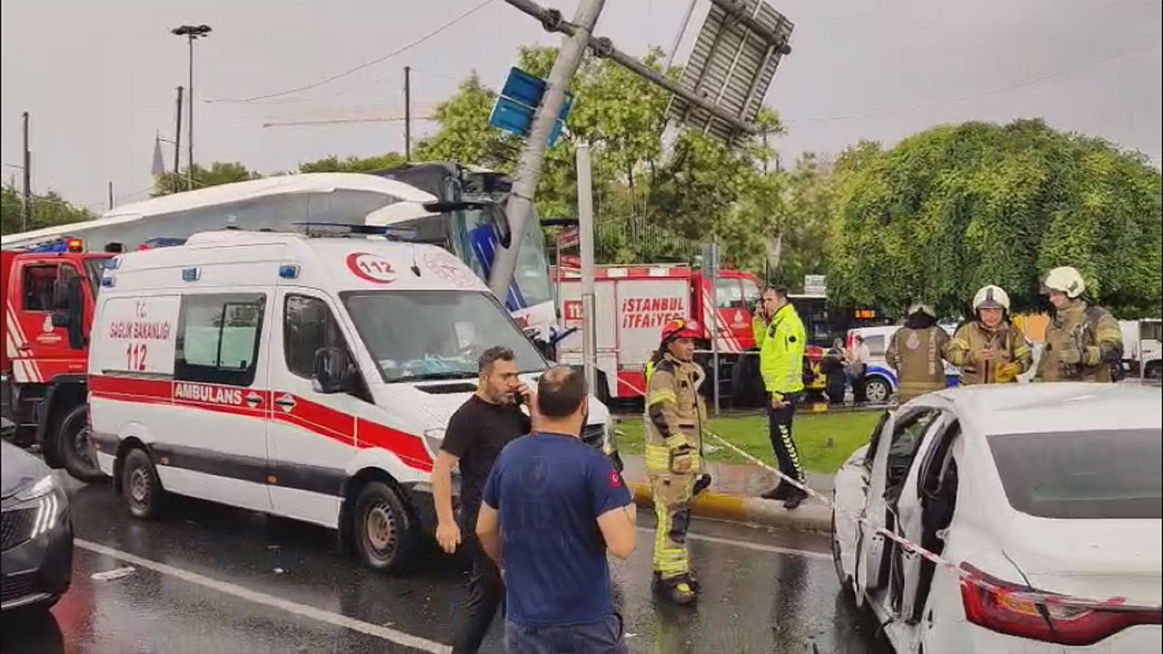 Eyupte yolcu otobusu araca carpti S8ffMbw8